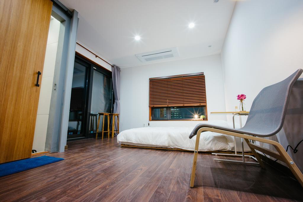Morning Dew Guesthouse Пусан Экстерьер фото
