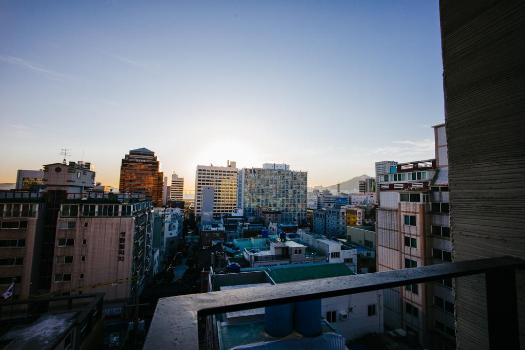 Morning Dew Guesthouse Пусан Экстерьер фото