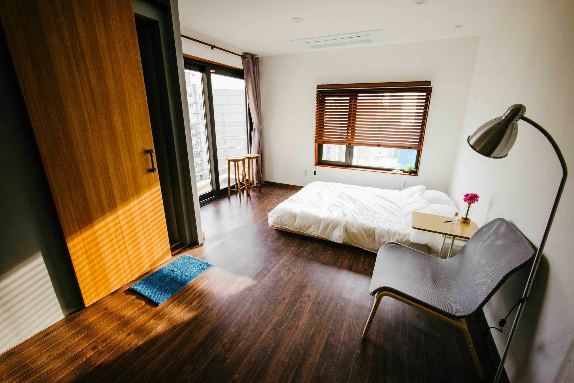 Morning Dew Guesthouse Пусан Экстерьер фото